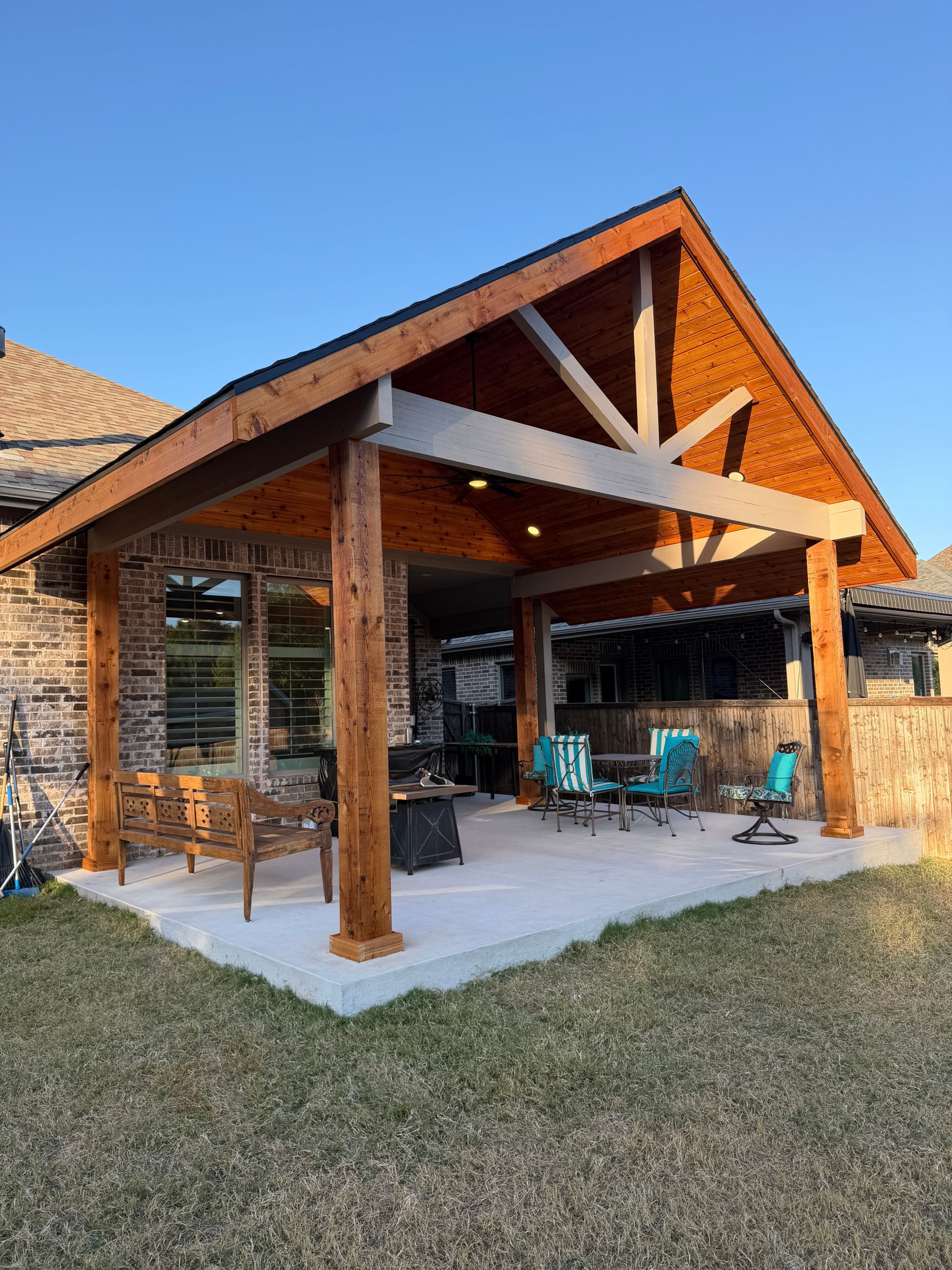 Cedar patio cover with tongue-and-groove ceiling installed in the Dallas-Fort Worth area by Structure1 Construction